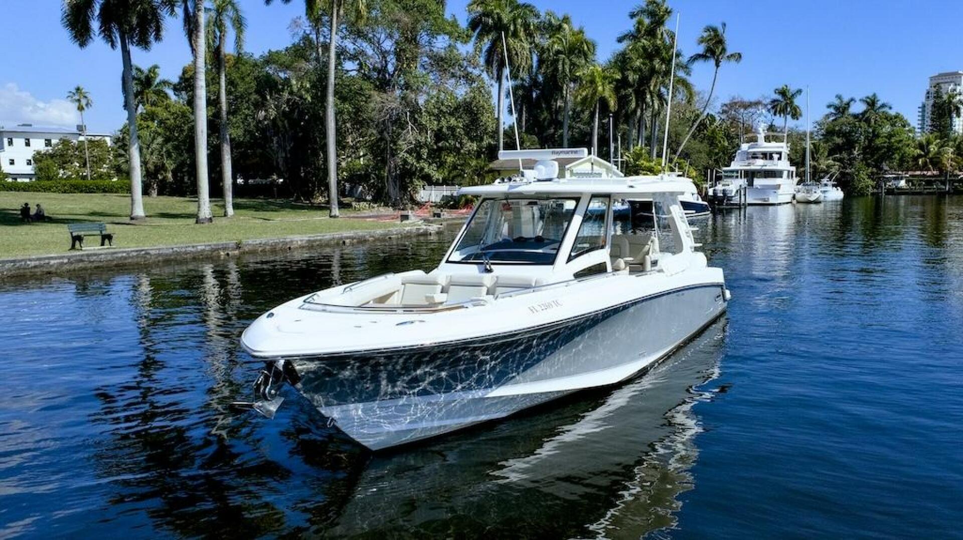 2019 Boston Whaler 350 Realm main photo