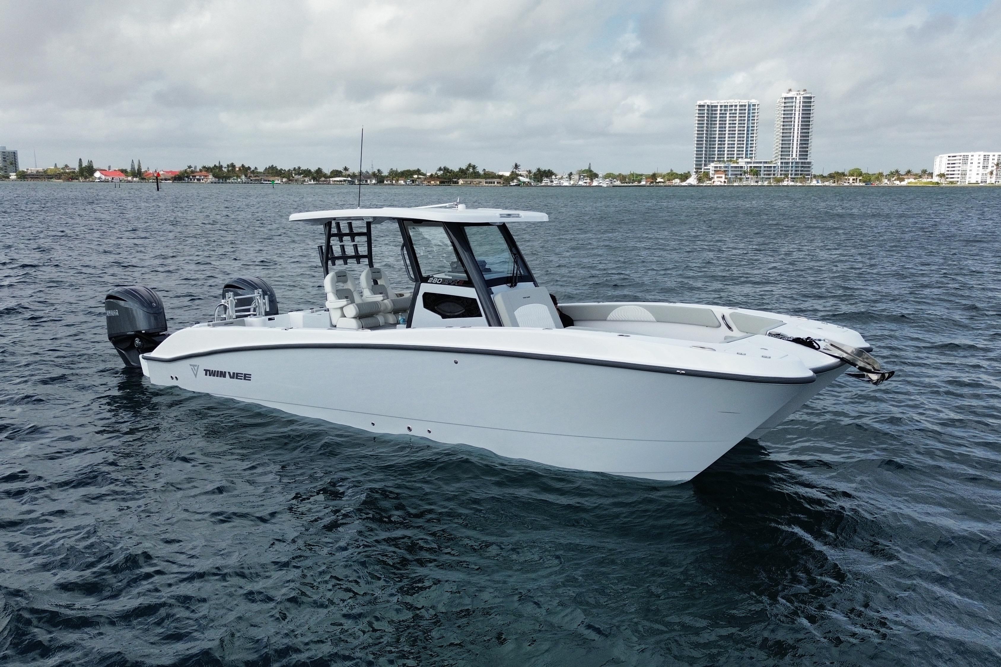 2026 Twin Vee 280 GFX2 CC main photo