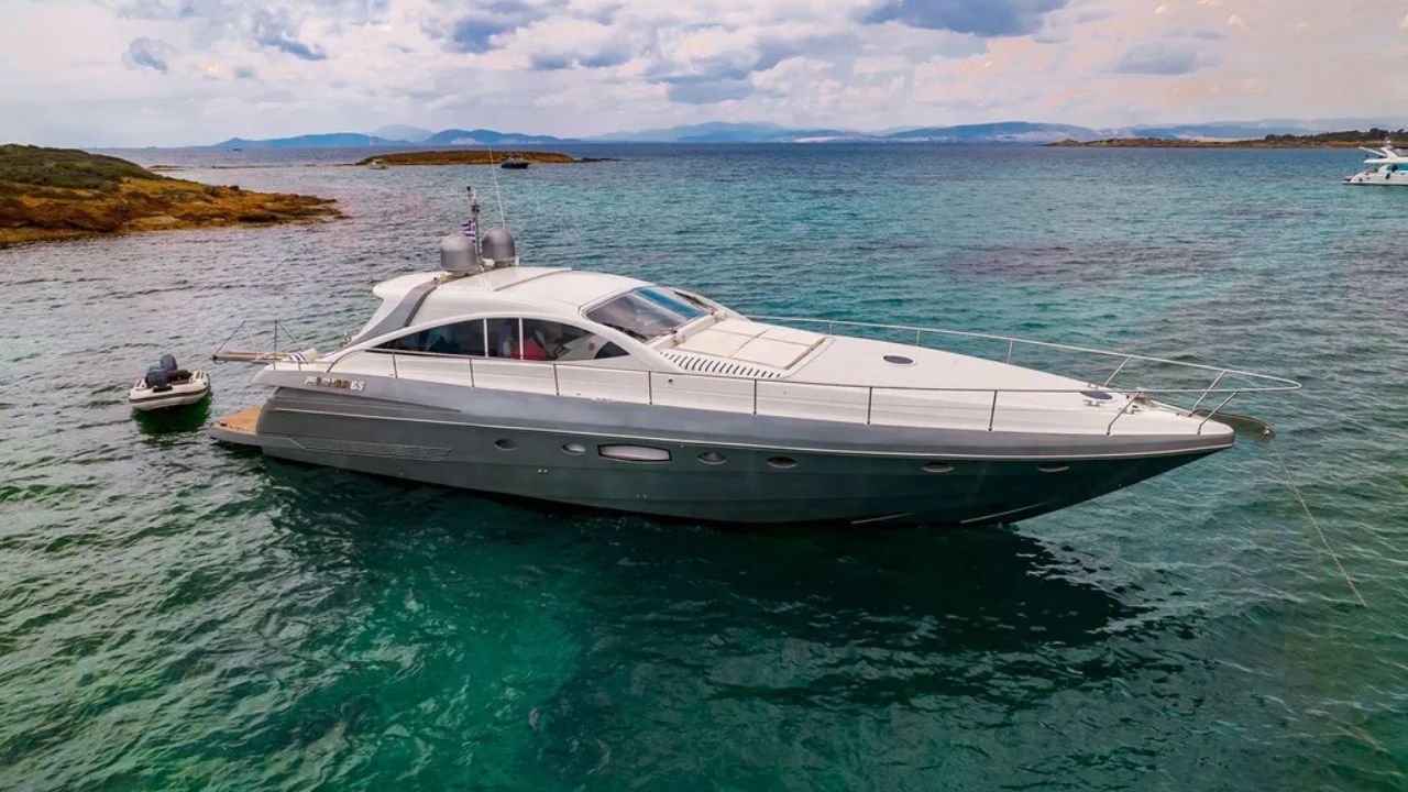 Pershing 65 main photo