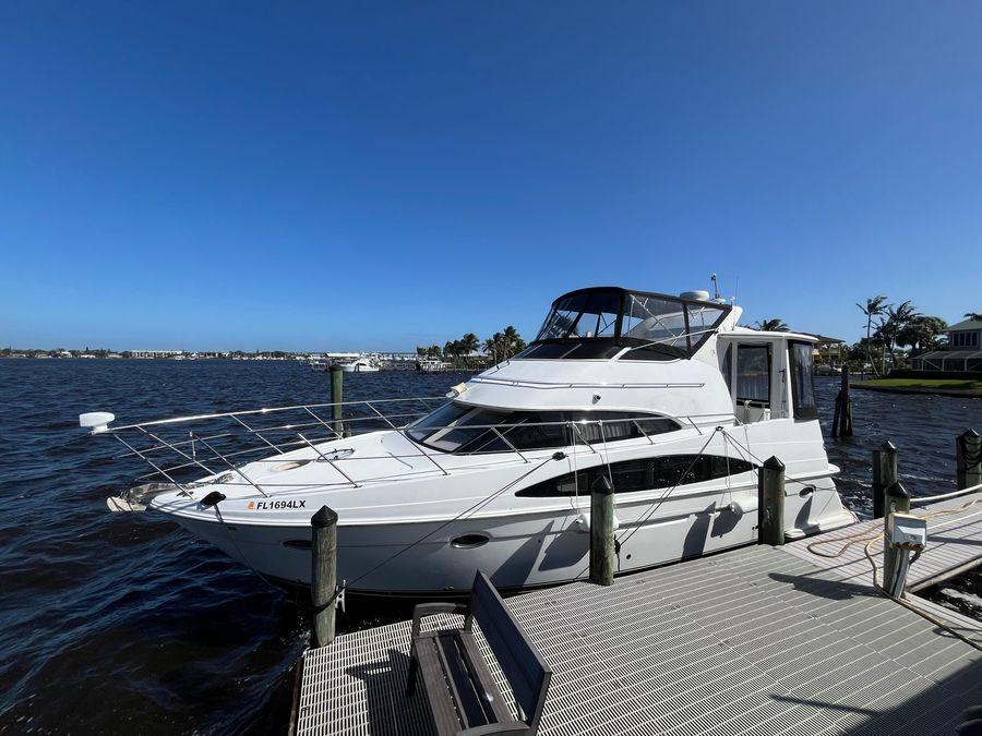 2000 Carver 396 Motor Yacht main photo