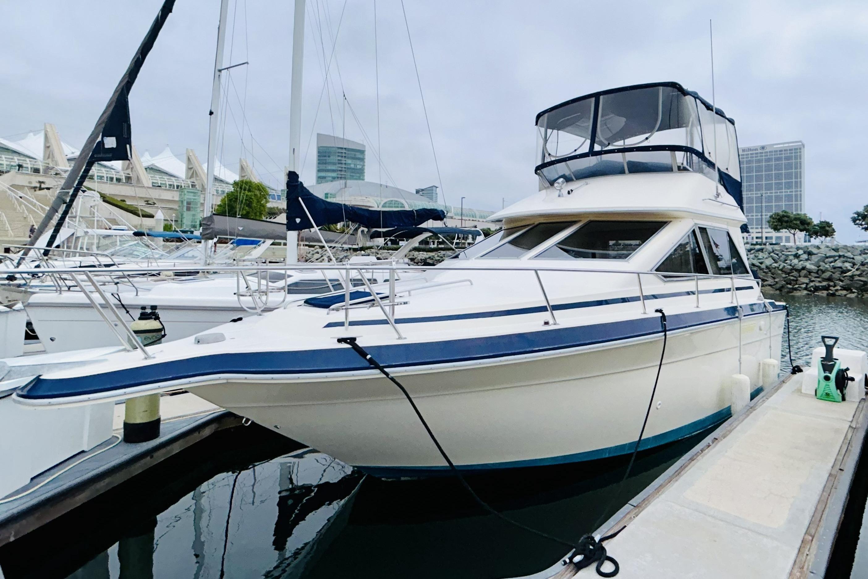 1988 Sea Ray 305 Sedan Bridge main photo