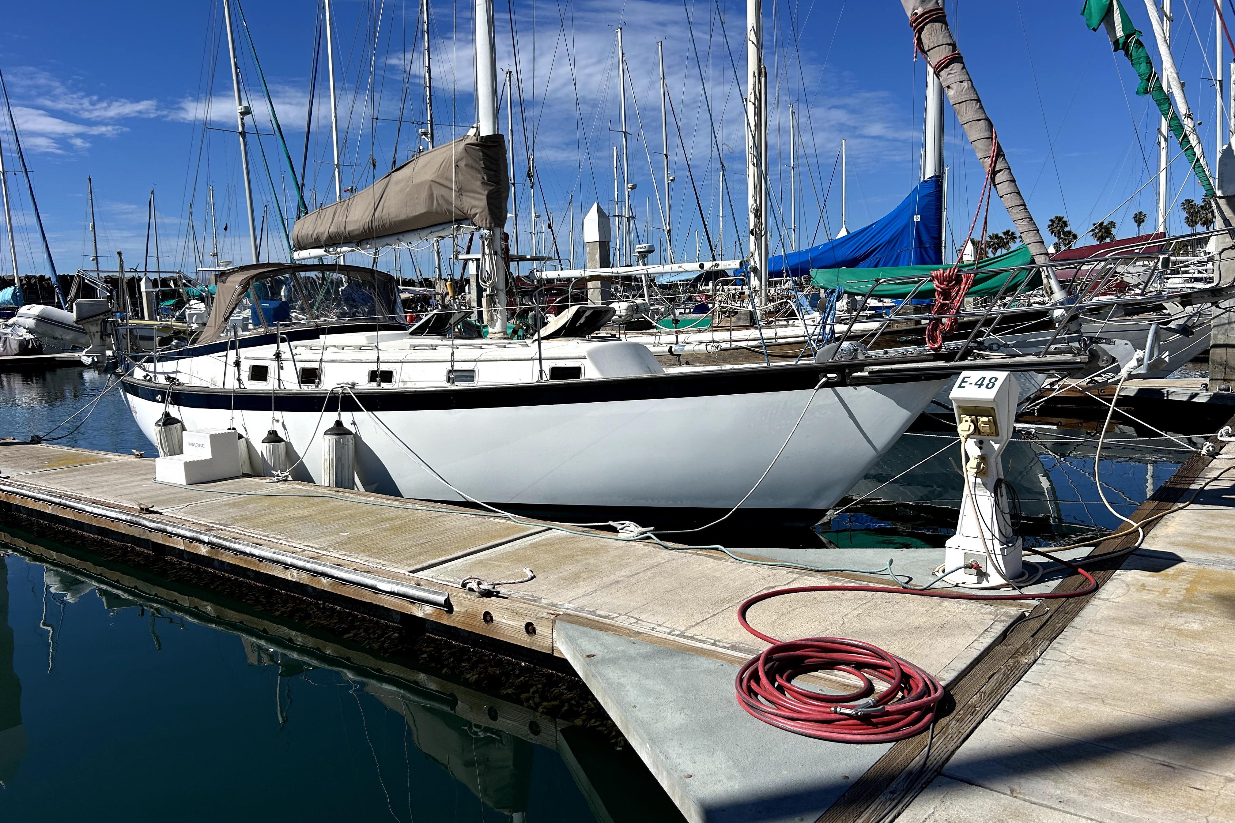 1982 Endeavour 37