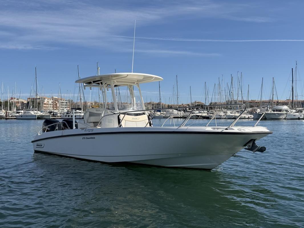 27ft 2016 Boston Whaler 270 Dauntless main photo