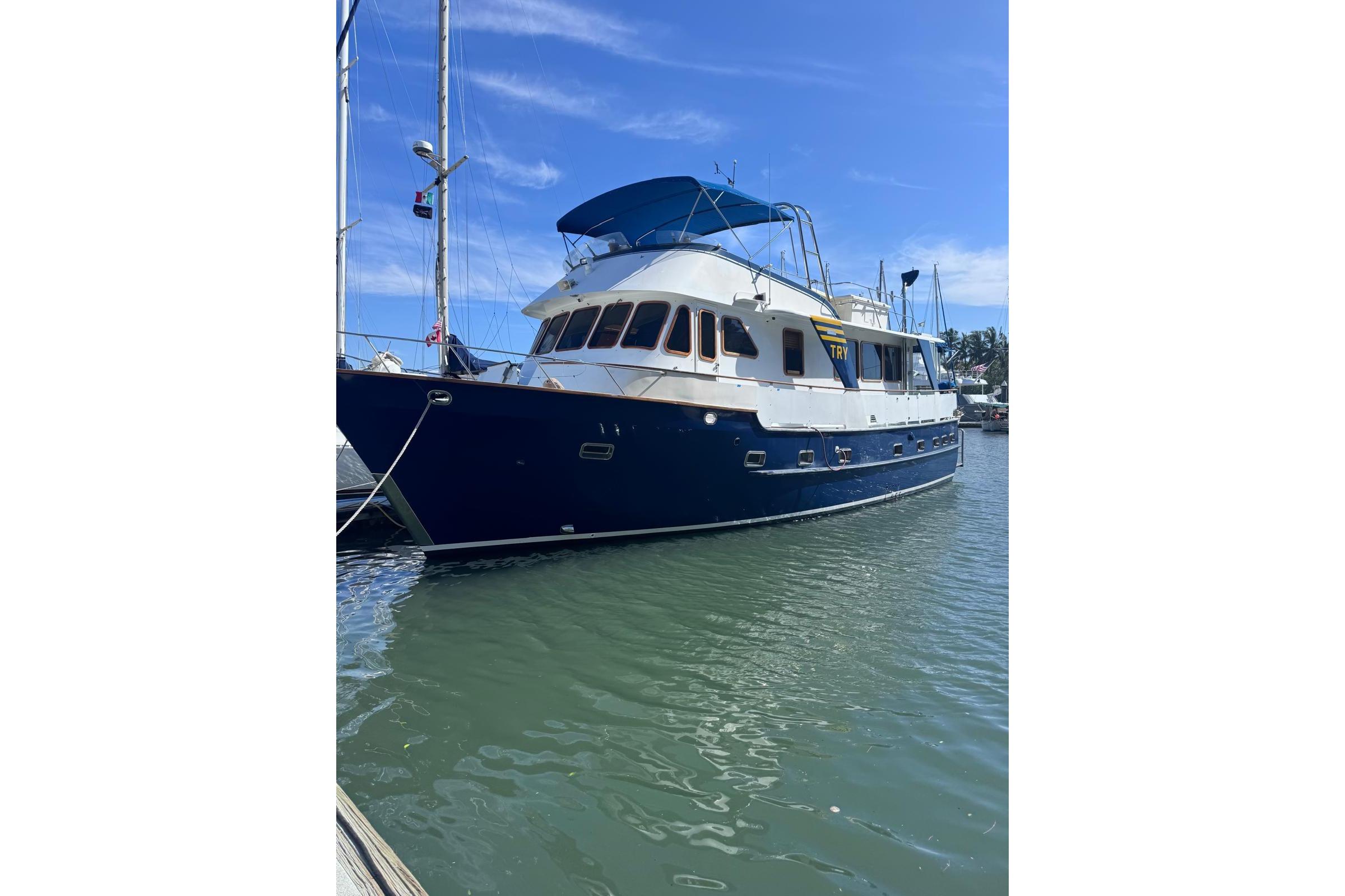 1983 DeFever Performance Offshore Cruiser main photo