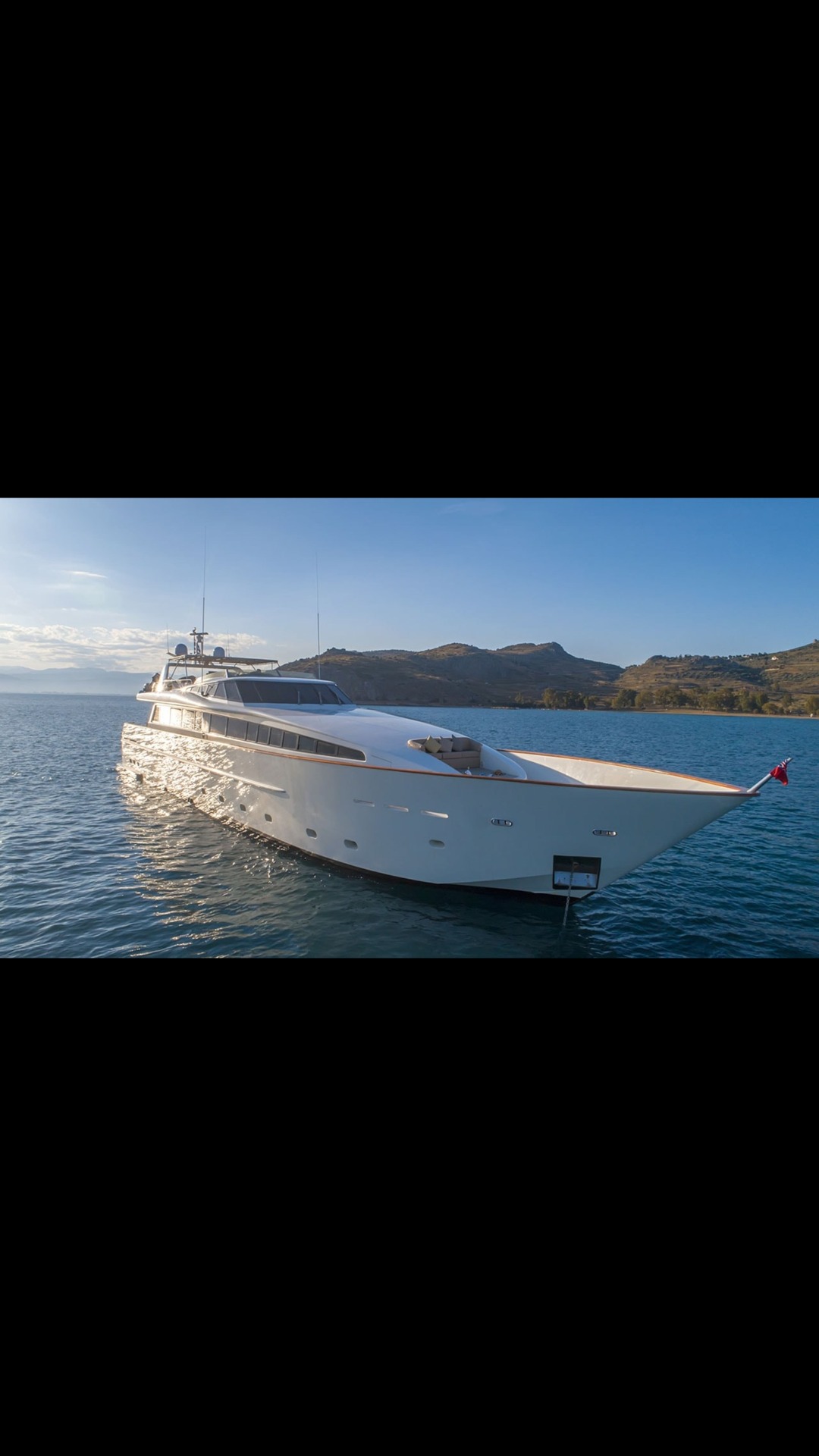 2022 Custom 37M main photo