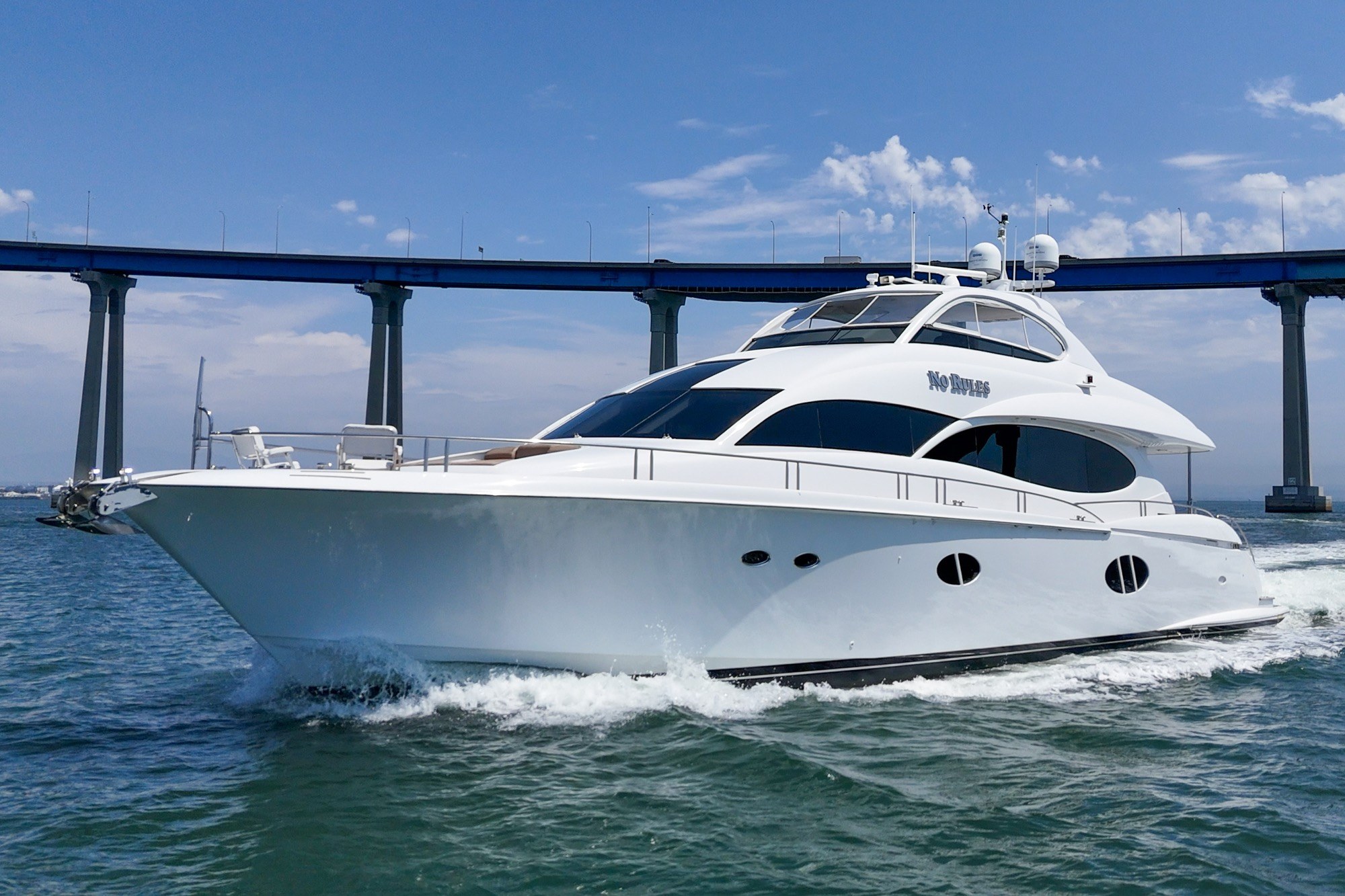 2006 Lazzara 84 Flybridge