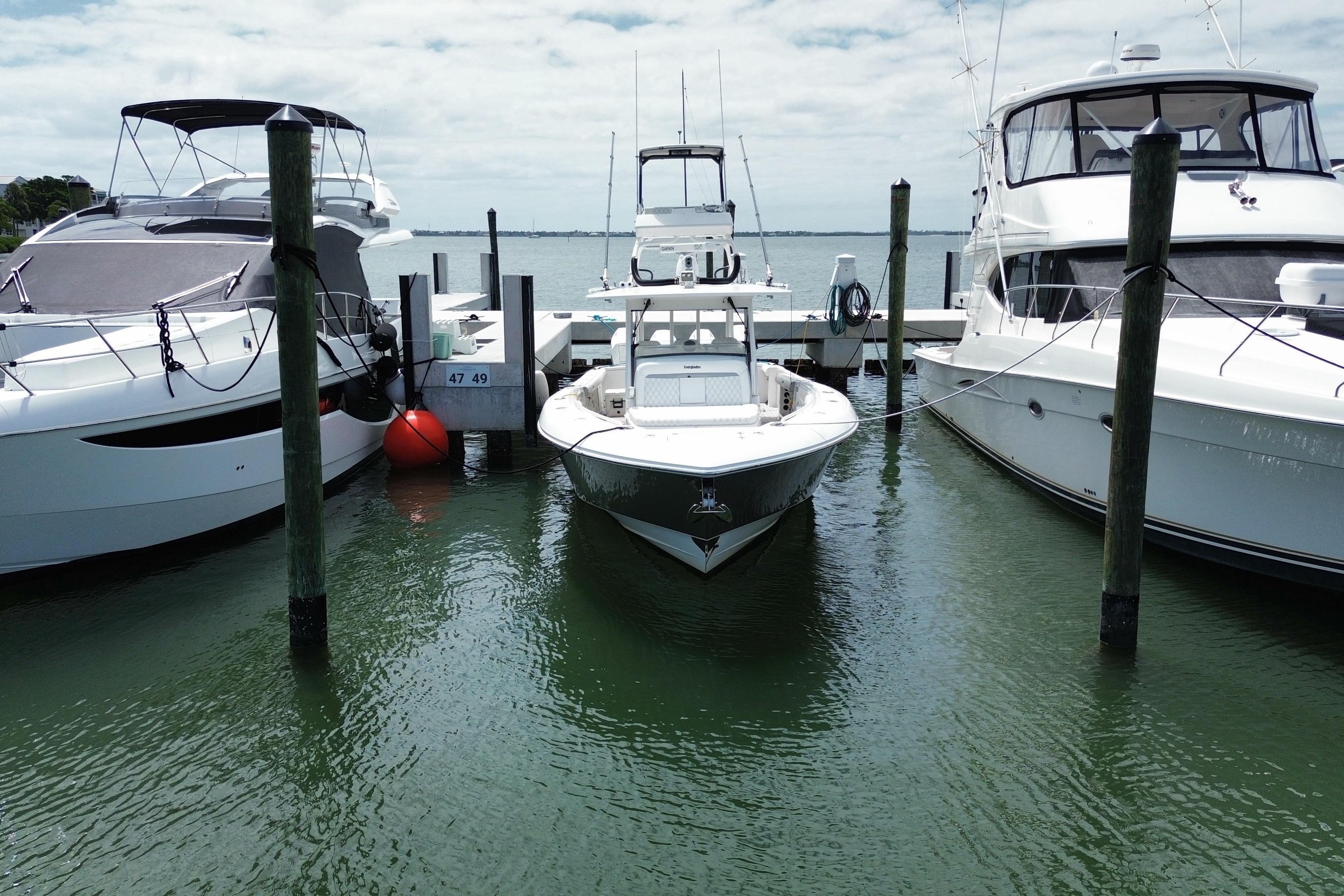 2018 Everglades 435 Center Console main photo