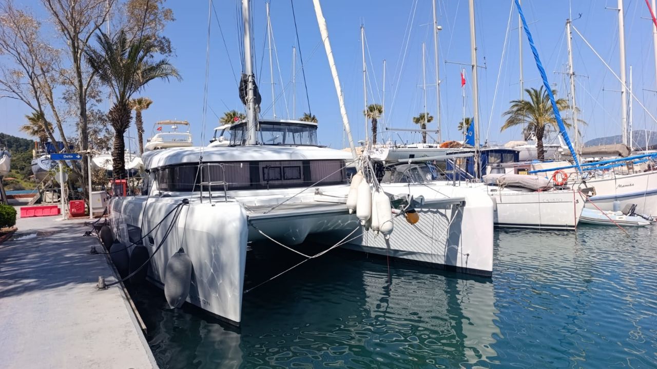 LAGOON 42 SAILING CATAMARAN FOR SALE | OWNER'S VERSION main photo