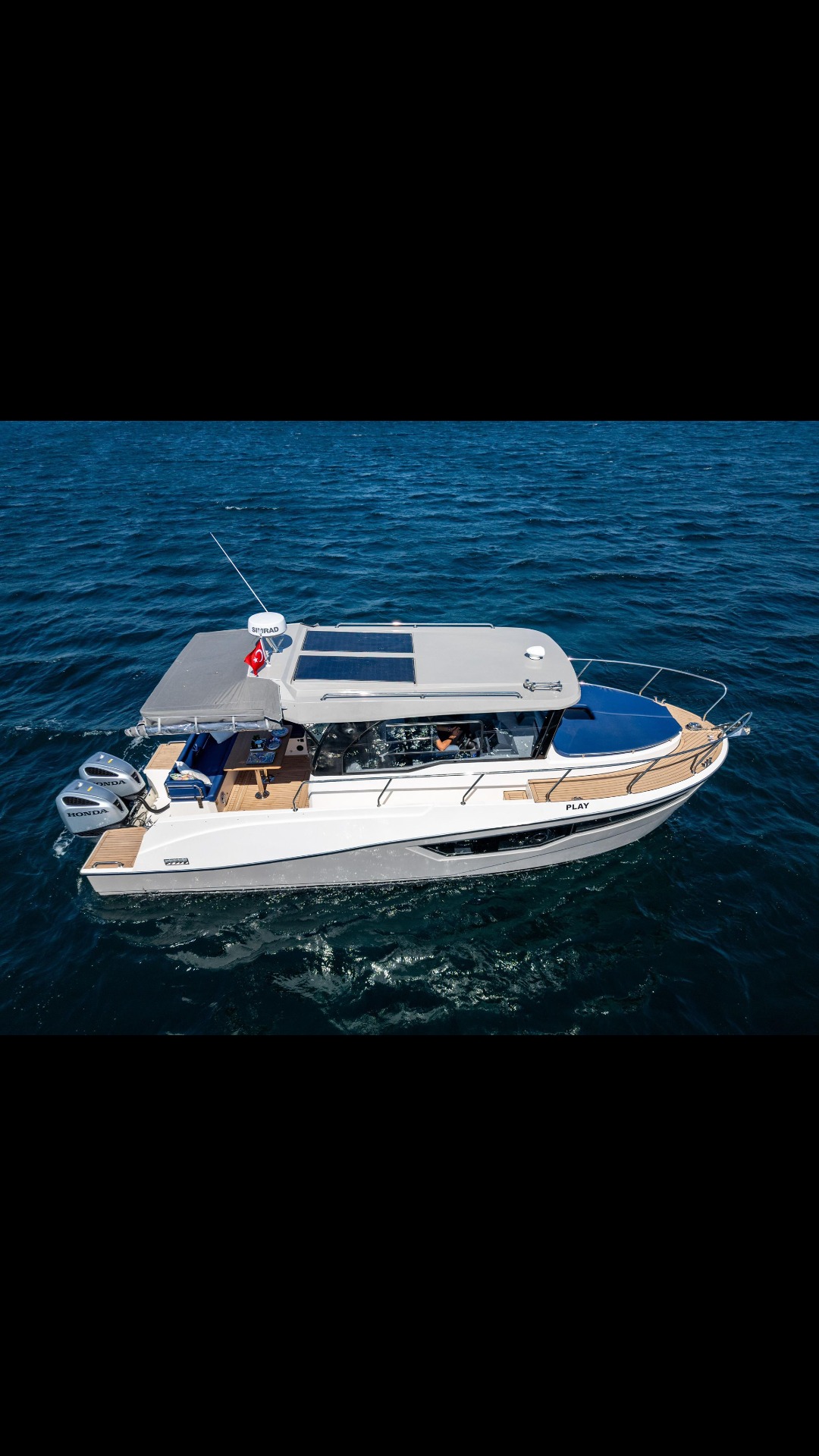 SEA DREAM main photo