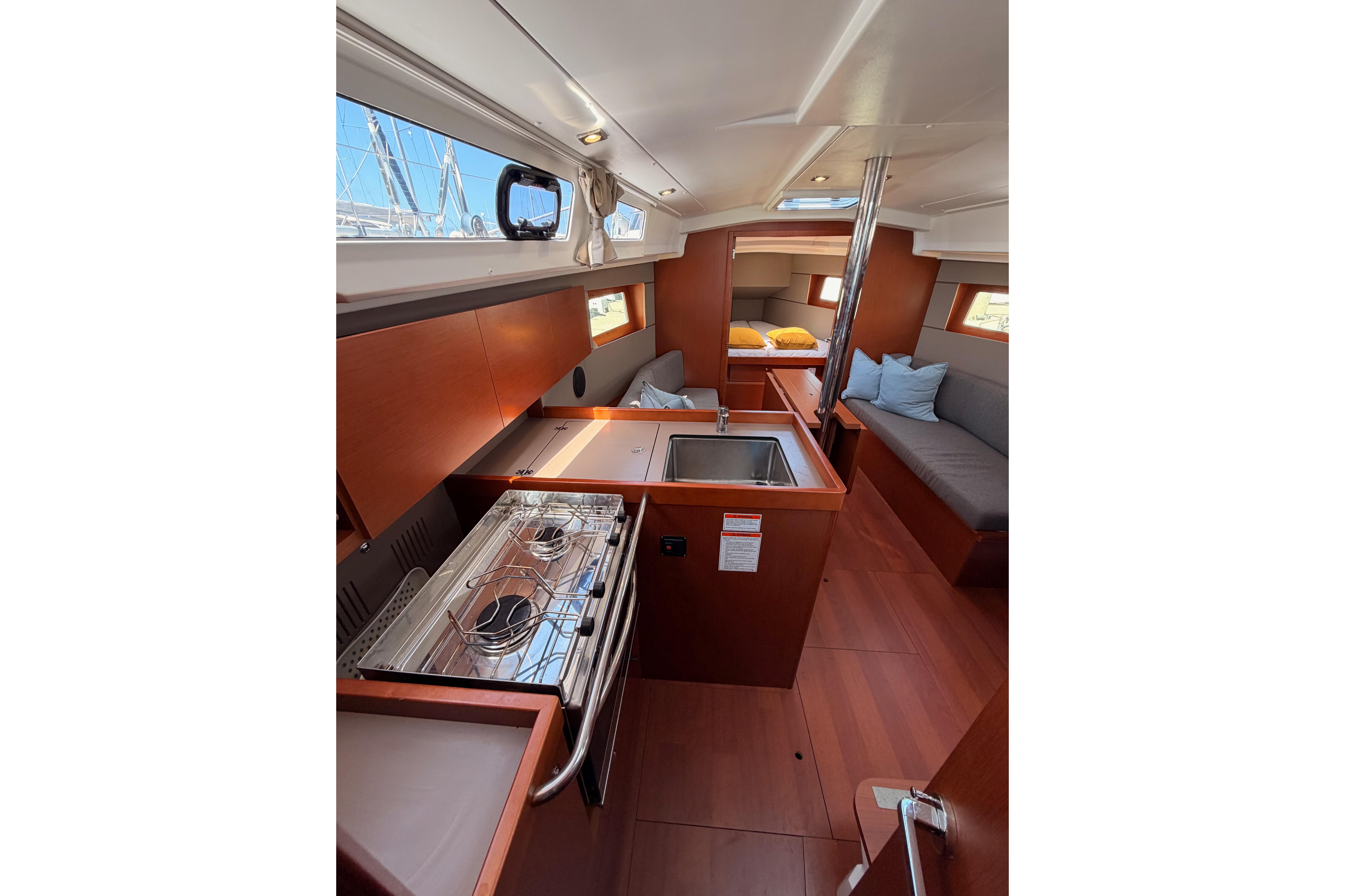 2018 Beneteau Oceanis 35.1