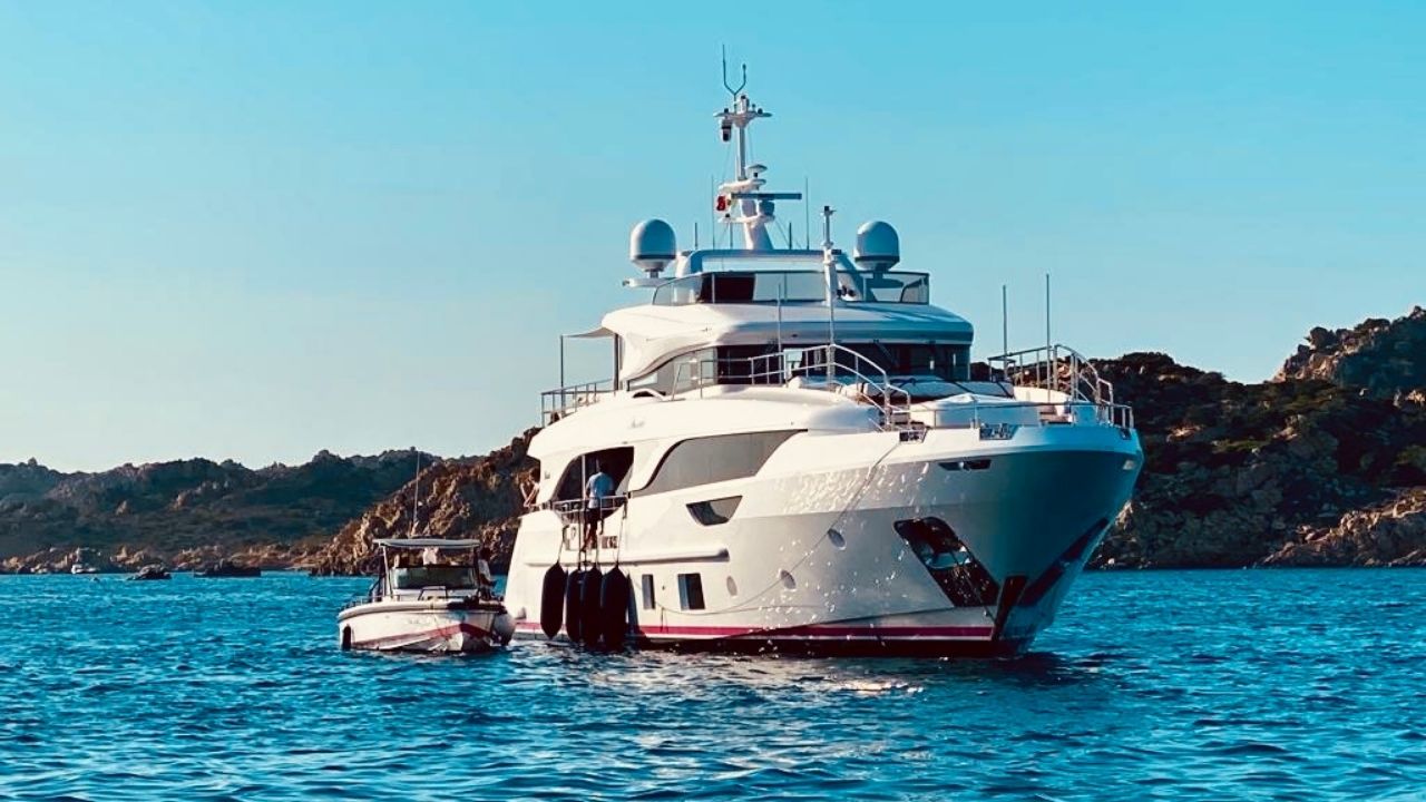Benetti Delfino 95 main photo