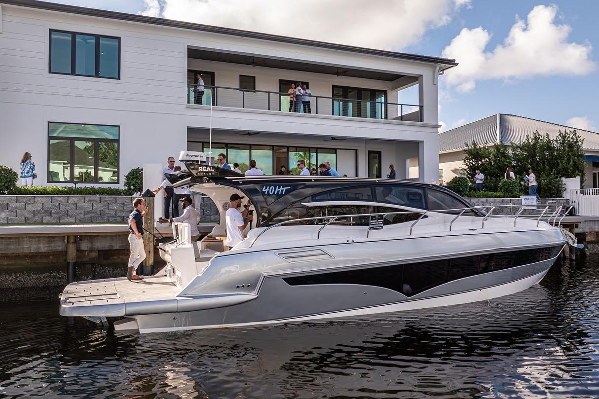 2025 Real 40 HT Luxury main photo