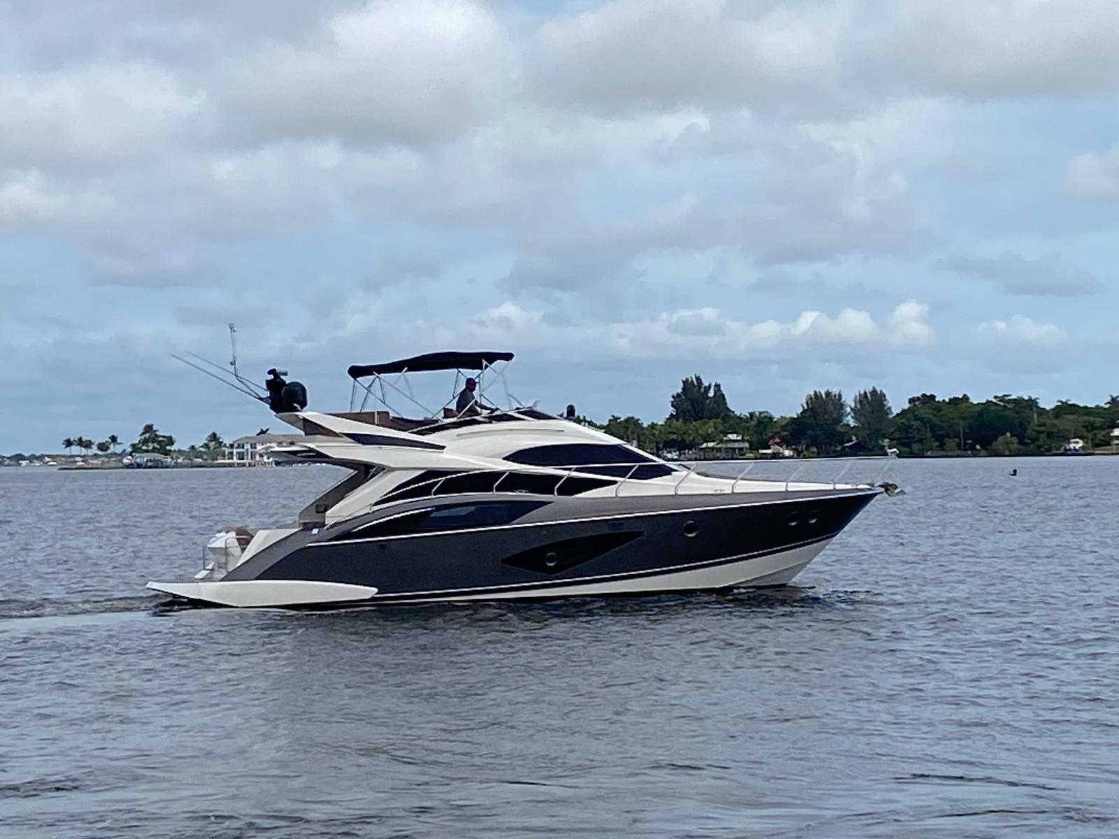 2017 Marquis 500 Sport Yacht main photo